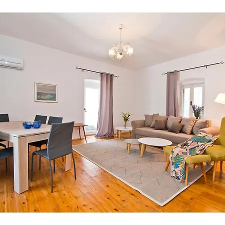Apartment Peristil Loft *