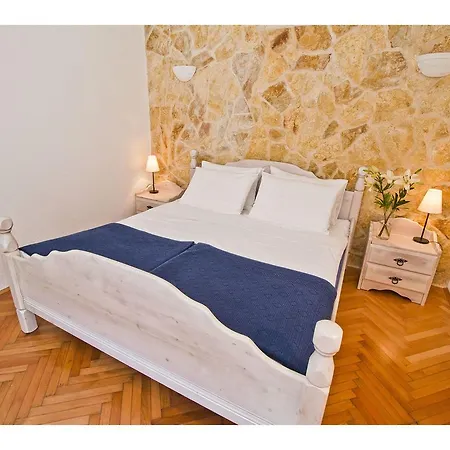 Peristil Loft *
