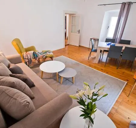 Peristil Loft Apartman *