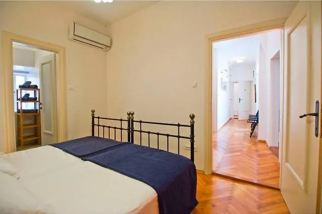 Апартаменти Peristil Loft